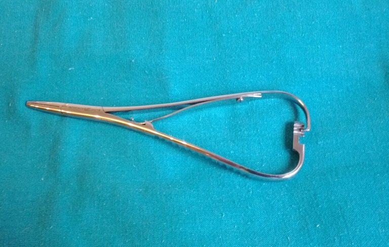 Mathieu Needle Holder